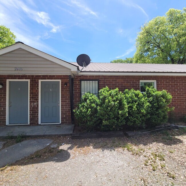 Building Photo - one level 2 bedroom apartment $675