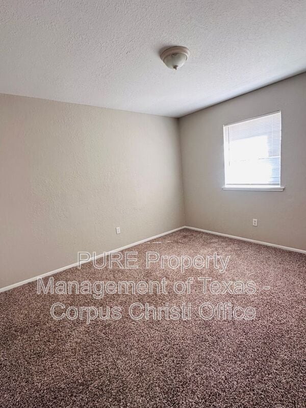 Building Photo - 702 Alhambra Dr
