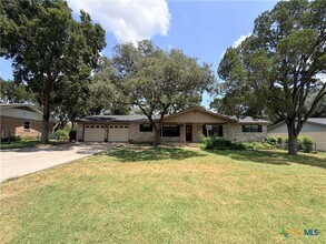 Building Photo - 826 Timber Dr