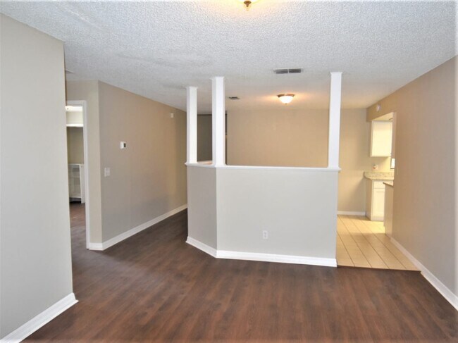 Building Photo - 8610 N Campbell Rd