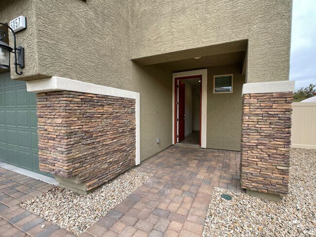 Building Photo - Beautiful 2 Story | 4br/3ba. House!