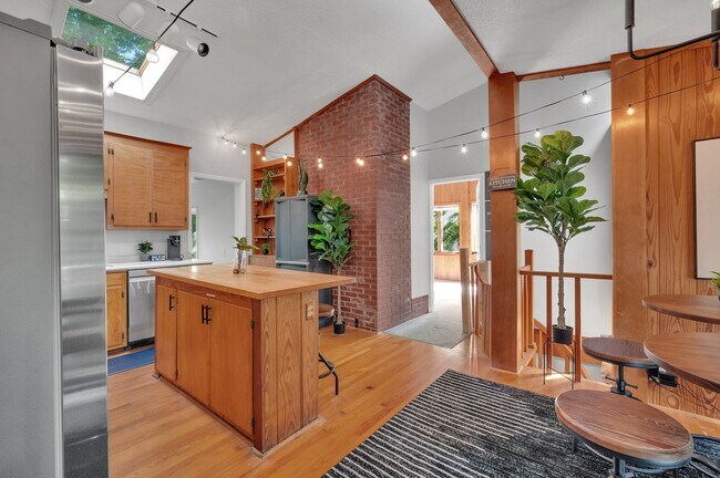 Foto del edificio - 8205 Knollwood Cir