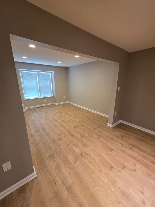 dining room/living room - 6748 Jenny Leigh Ct