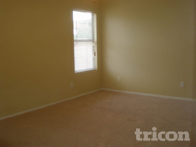 Building Photo - 11807 W Aster Dr