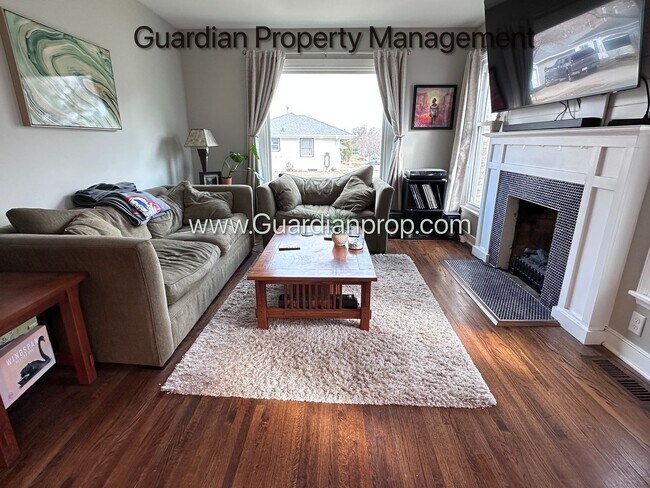 Foto del edificio - St Louis Park Single Family Home, Fenced In yard, Washer/Dryer, 1 Car Garage