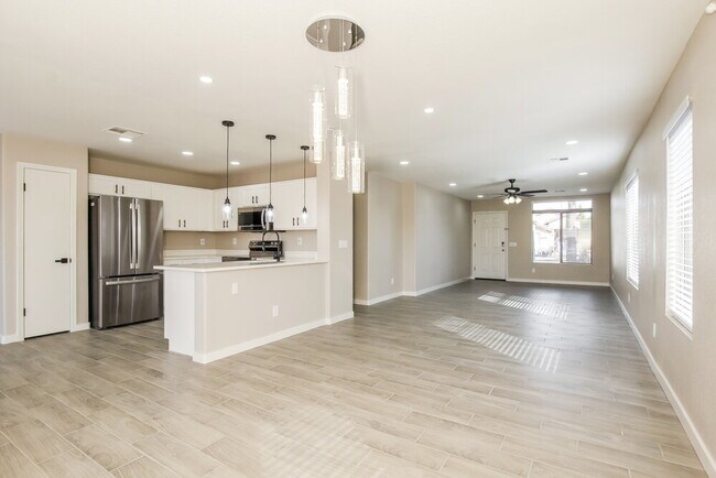 Building Photo - 15915 W Tasha Dr