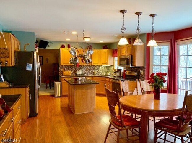 Building Photo - 34 Sleepy Hollow Dr