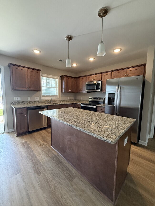 Building Photo - 105 Berkshire Cir