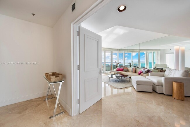 Foto del edificio - 1000 S Pointe Dr
