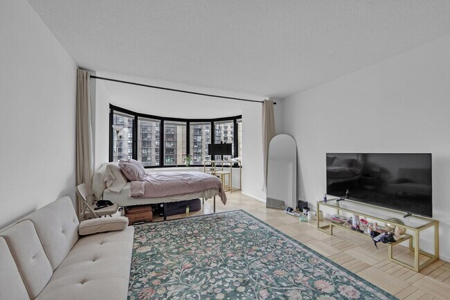 Foto del edificio - 330 E 38th St