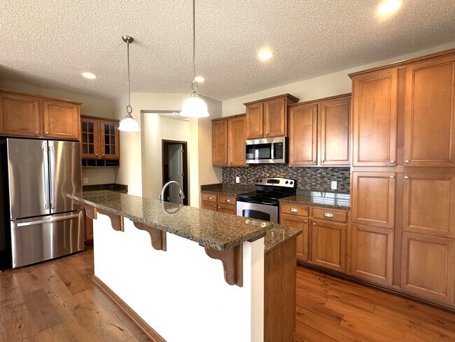 Foto del edificio - 6218 Shadyview Ln N