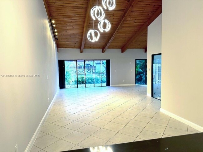 Foto del edificio - 2753 Parkview Dr S