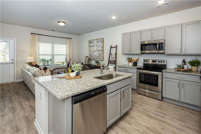Building Photo - 240 Fox Run Dr
