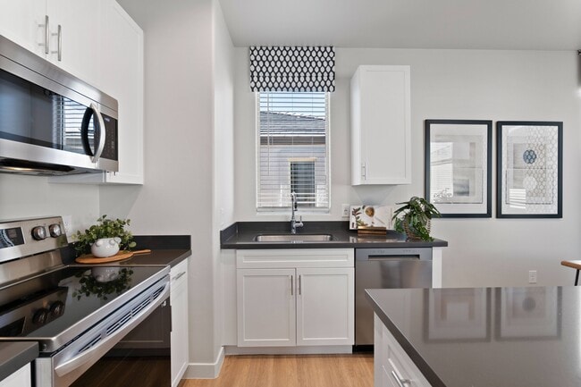 Building Photo - Moderne at Rocking K