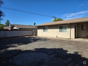 Building Photo - 1526 Locke Rd