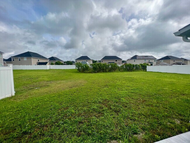 Foto del edificio - 639 Red Oak Ln
