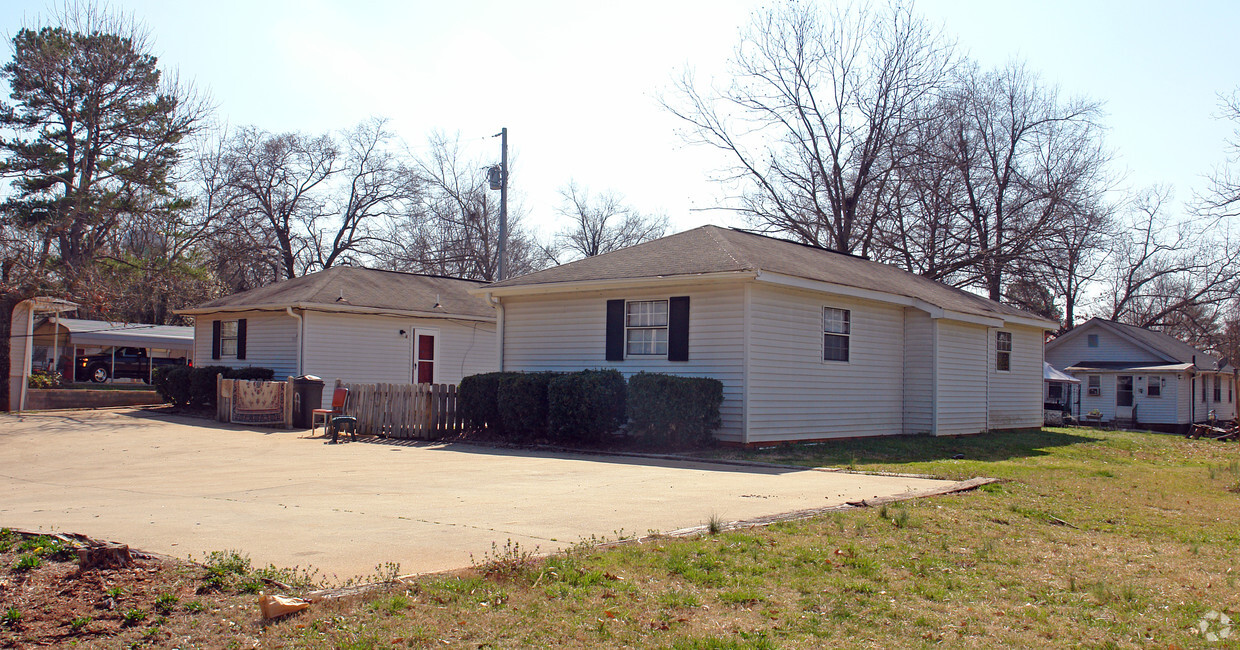 Primary Photo - 115 Davis St
