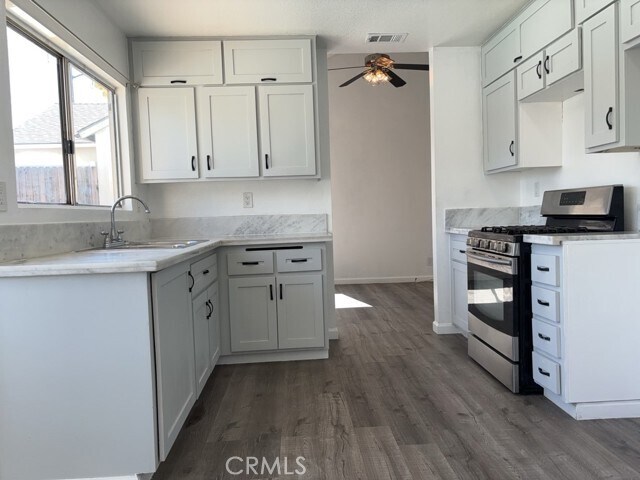 Foto del edificio - 23117 Fall River Rd