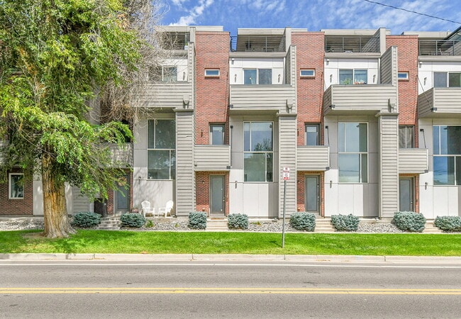$3,295 - 2 Bed/2.5-bathroom Townhome in De... - $3,295 - 2 Bed/2.5-bathroom Townhome in De...