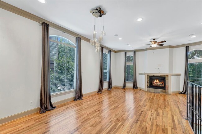Building Photo - 5014 Schuler St