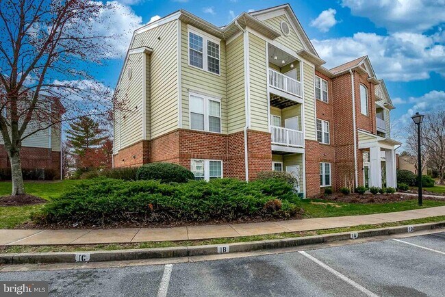 Foto del edificio - 8202 Blue Heron Dr
