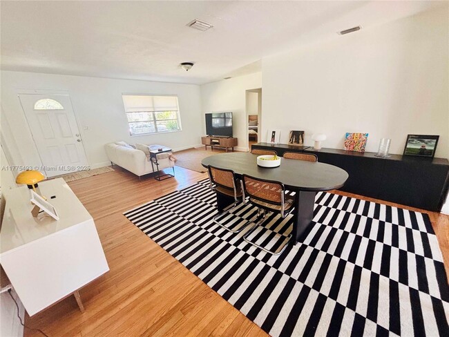 Foto del edificio - 46 NW 96th St