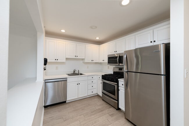 Building Photo - 430 Wedgewood Cir