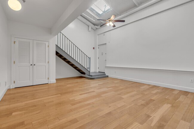 Foto del edificio - 300 Communipaw Ave