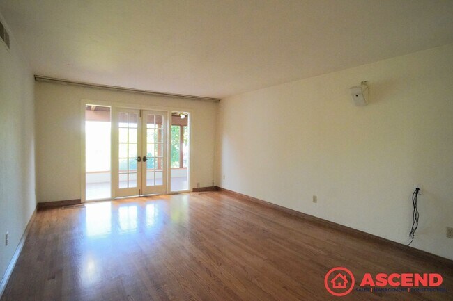 Foto del edificio - Stunning Home In Southwest Bakersfield!