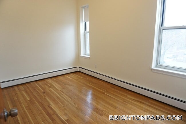 Building Photo - 164 N Beacon St