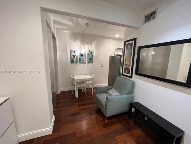 Building Photo - 526 15th St