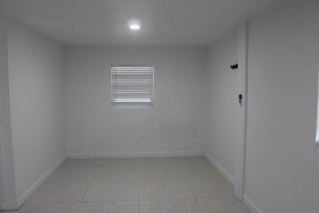 Building Photo - 4434 Venus Ave