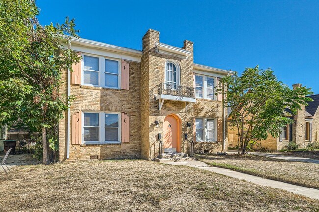 Building Photo - 2027 W Kings Hwy
