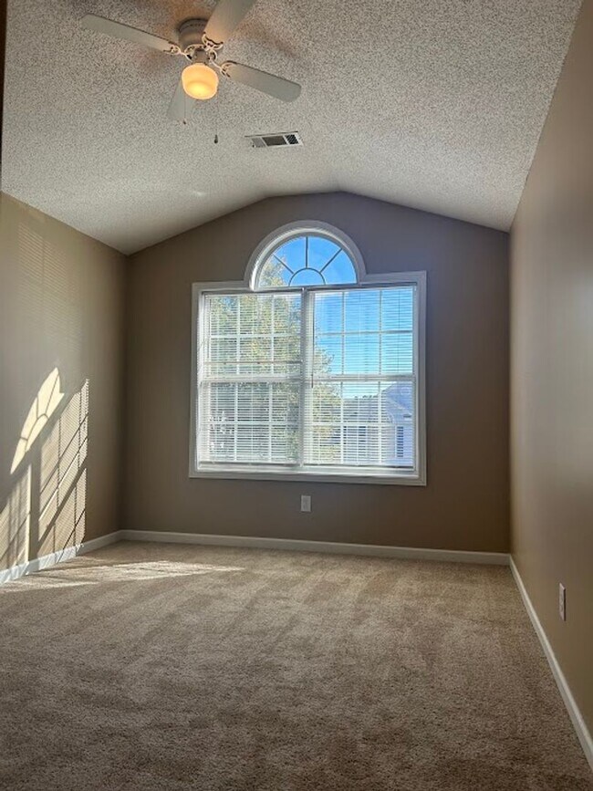 Building Photo - 3 bed and 2.5 bath in Rex, Georgia!