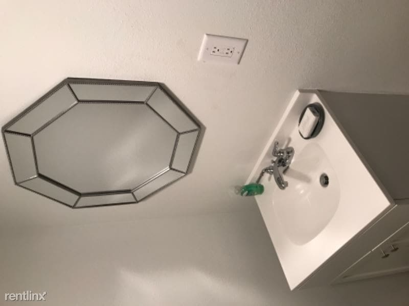 Building Photo - 721 E Seminole Ave