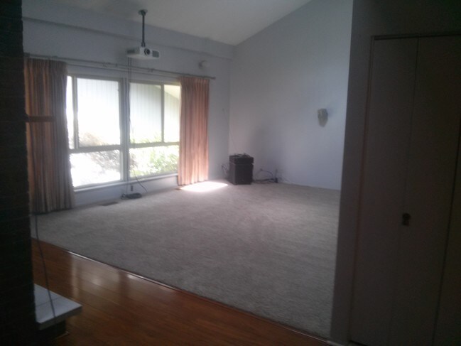 Foto del edificio - 6495 Happy Canyon Rd