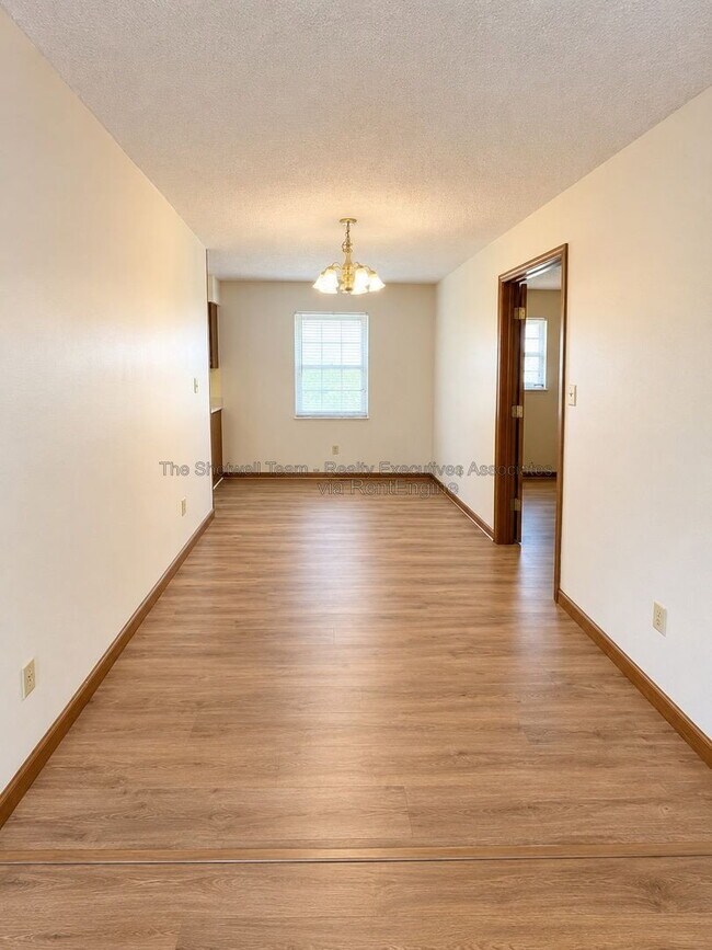 Building Photo - 6923 Wright Rd