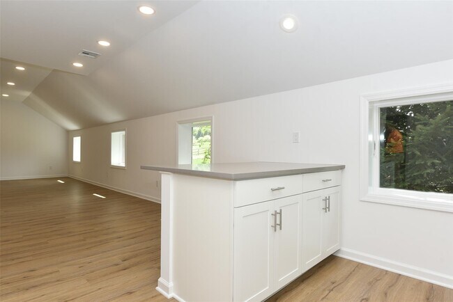 Foto del edificio - 568 Eagle Valley Rd