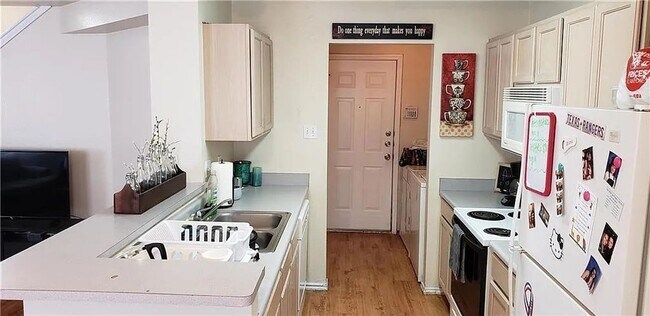 Foto del edificio - 3 Bedroom, 3.5 Bathrooms - 2 Car Garage - ...