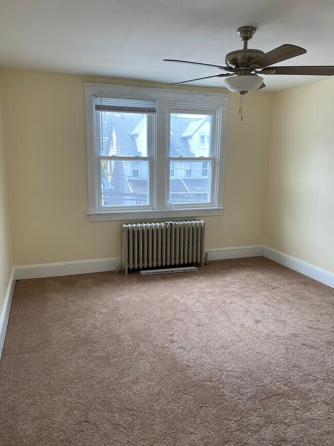 Foto del edificio - 709 Fiot Ave