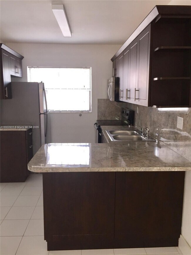 Foto del edificio - 290 W Park Dr