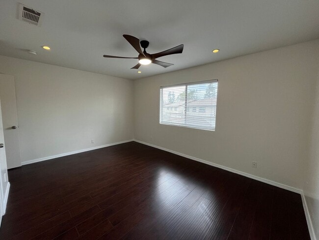 Foto del edificio - READY FOR MOVE-IN! 2+1 w/in-unit laundry +...