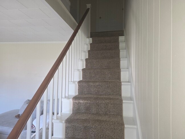 Building Photo - 557 Drift Rd