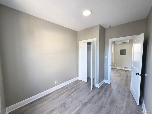 Foto del edificio - 147 Jericho Tpke