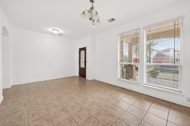 Foto del edificio - 5519 Jay Thrush Dr