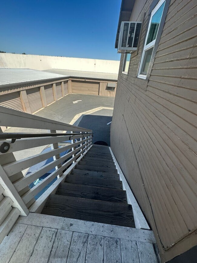 Foto del edificio - 1441 Coldwell Ave