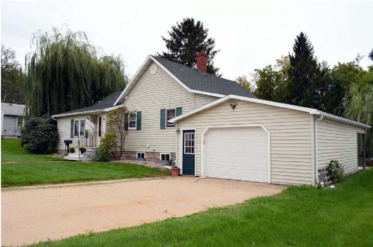Primary Photo - Home Coming Available - Kaukauna Northside