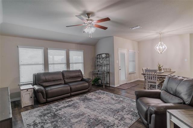 Foto del edificio - 562 Jamestown Ln