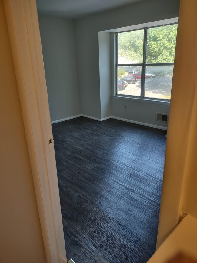 Building Photo - 53 Woodlake Manor Dr