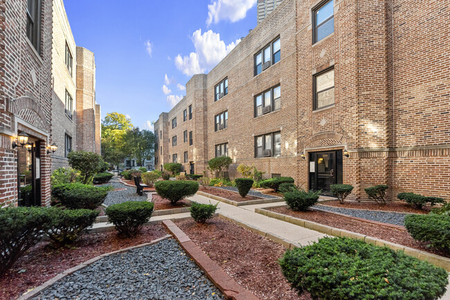 Foto del edificio - 3720 N Pine Grove Ave